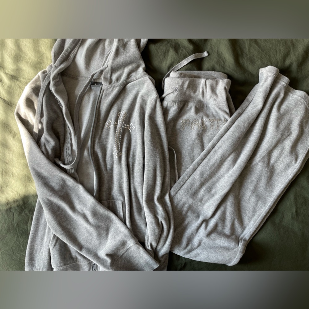 Grey workout outfit